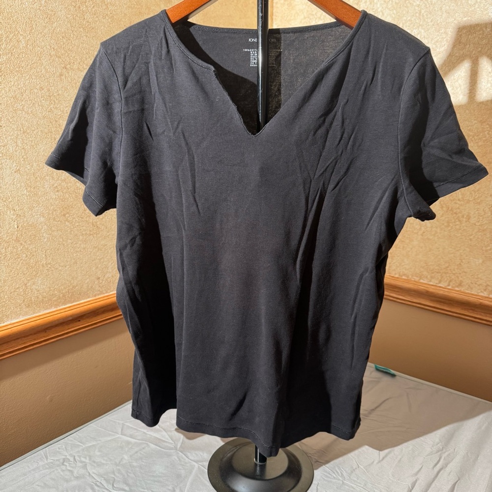 Jones New York Sport Classic Black V-Neck Short Sleeve Tee Size: XL